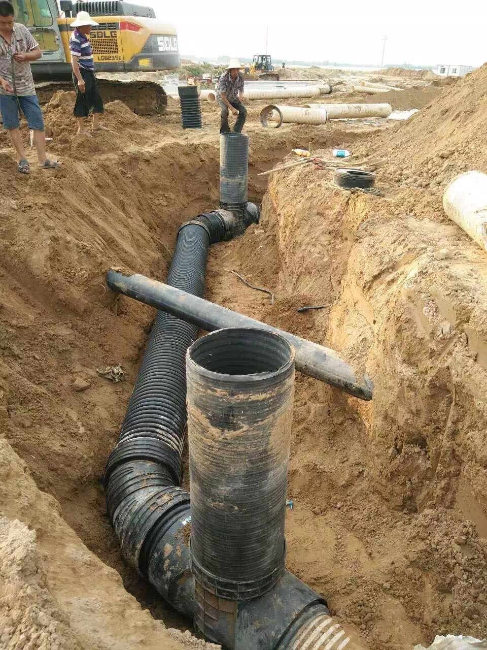 小區(qū)檢查井雨污水管網施工現場